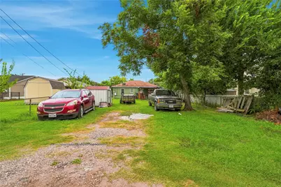 910 W 6th Street, Freeport, TX 77541 - Photo 25