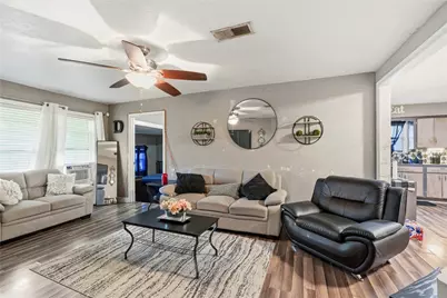 910 W 6th Street, Freeport, TX 77541 - Photo 5