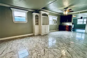 401 N 11th St, West Columbia, TX 77486 - Photo 15