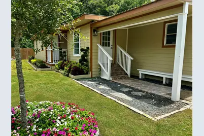 401 N 11th Street, West Columbia, TX 77486 - Photo 1