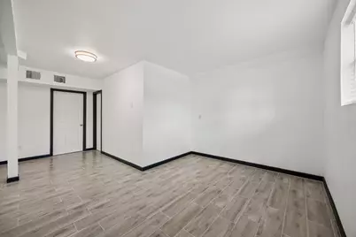 1913 30th Street, Galveston, TX 77550 - Photo 11