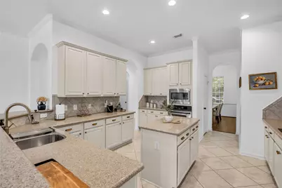 2 Clarewood Court, Conroe, TX 77385 - Photo 15