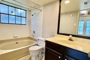 2425 Holly Hall St, Houston, TX 77054 - Photo 23