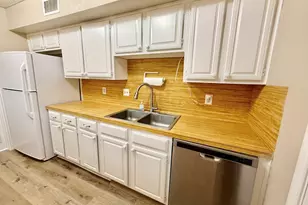 7915 Kendalia Dr, Houston, TX 77036 - Photo 7
