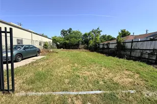 8930 Bellflower St, Houston, TX 77063 - Photo 5