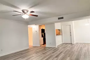 3005 Walnut Bend Ln, Houston, TX 77042 - Photo 3