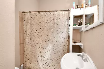 919 E 32nd Street, Houston, TX 77022 - Photo 27