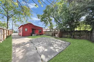 919 E 32nd St, Houston, TX 77022 - Photo 3