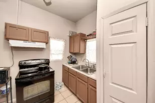 919 E 32nd St, Houston, TX 77022 - Photo 21