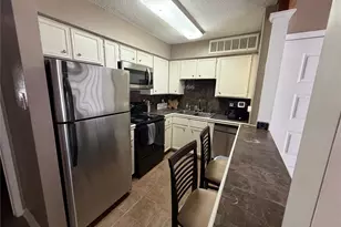 10855 Meadowglen Ln, Houston, TX 77042 - Photo 3
