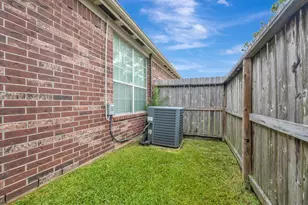 13910 Marbledale Ct, Houston, TX 77059 - Photo 9