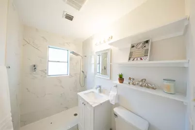 7917 N Martin Luther King Avenue, Hitchcock, TX 77563 - Photo 11