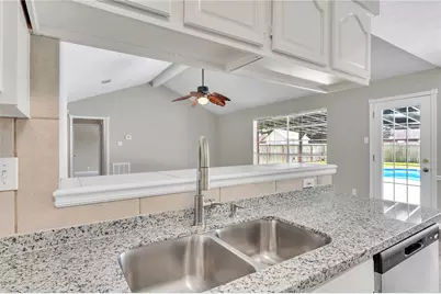 5422 Thistle Drive, Dickinson, TX 77539 - Photo 11