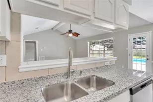 5422 Thistle Dr, Dickinson, TX 77539 - Photo 11