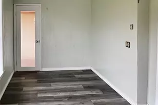 401 N 11th Street N, West Columbia, TX 77486 - Photo 13