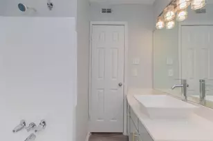 3001 Hillcroft St, Houston, TX 77057 - Photo 13