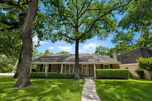401 Shadywood Cir, Conroe, TX 77304 - Photo 1