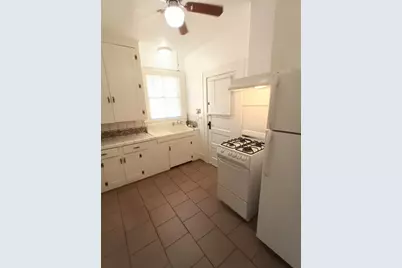 2924 Avenue P 1/2 #2, Galveston, TX 77550 - Photo 9