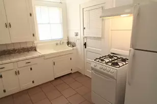 2924 Ave P 1/2, Galveston, TX 77550 - Photo 9