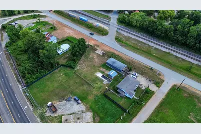 1301 N San Jacinto Avenue, Cleveland, TX 77327 - Photo 21