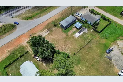 1301 N San Jacinto Avenue, Cleveland, TX 77327 - Photo 11