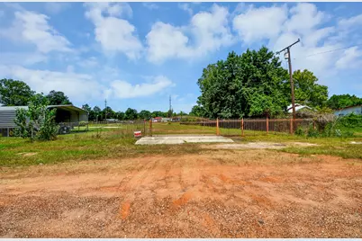 1301 N San Jacinto Avenue, Cleveland, TX 77327 - Photo 5
