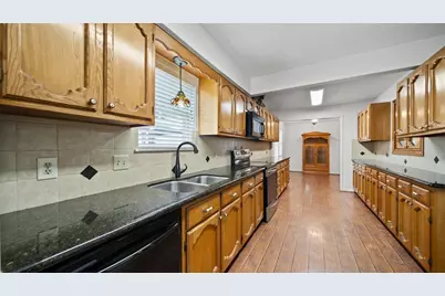 10111 Stonemont Road, La Porte, TX 77571 - Photo 9