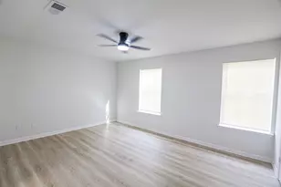 915 N Oak Dr, Houston, TX 77073 - Photo 17