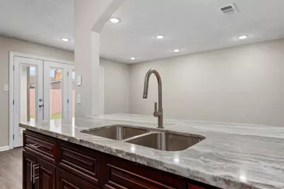 112 Grantham Road, Baytown, TX 77521 - Photo 9