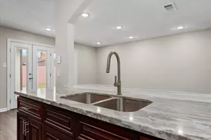 112 Grantham Rd, Baytown, TX 77521 - Photo 9