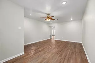 112 Grantham Rd, Baytown, TX 77521 - Photo 3