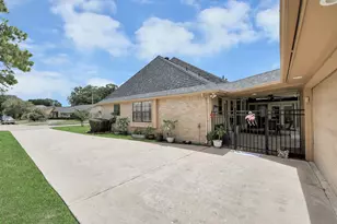 2208 Country Club Dr, Pearland, TX 77581 - Photo 27
