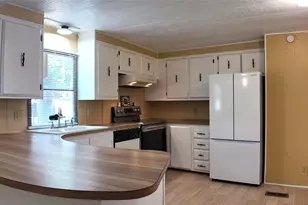 251 Oakdale Dr, Huntsville, TX 77320 - Photo 9