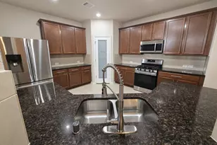 8723 W Cres Lake Cir, Baytown, TX 77521 - Photo 5