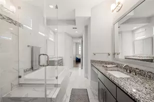 411 T C Jester Blvd, Houston, TX 77007 - Photo 17