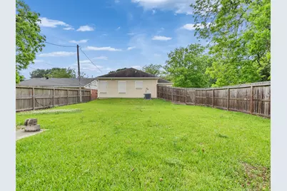 110 N Texas Street, Texas City, TX 77591 - Photo 3