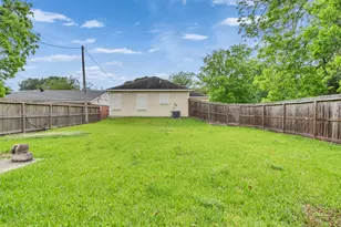 110 N Texas St, Texas City, TX 77591 - Photo 3