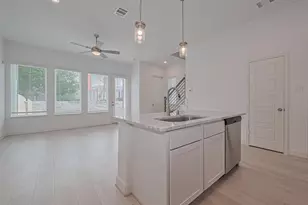 1609 Regents Ct, Houston, TX 77055 - Photo 9