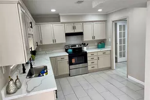 10315 Carlow Ln, La Porte, TX 77571 - Photo 11