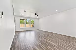 8726 Scott St, Houston, TX 77051 - Photo 7