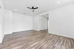 8726 Scott St, Houston, TX 77051 - Photo 11