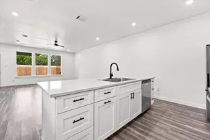 8726 Scott St, Houston, TX 77051 - Photo 5