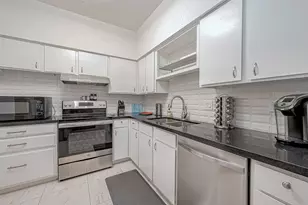 2100 Tanglewilde St, Houston, TX 77063 - Photo 15