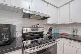 2100 Tanglewilde St, Houston, TX 77063 - Photo 15