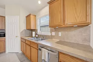 7919 Pelican Ln, Baytown, TX 77523 - Photo 13