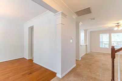 130 W Montfair Boulevard, The Woodlands, TX 77382 - Photo 5