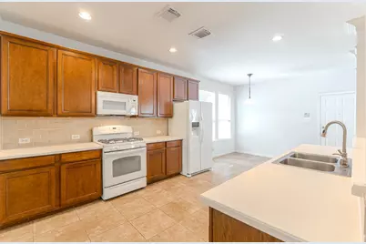 130 W Montfair Boulevard, The Woodlands, TX 77382 - Photo 11