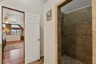 518 Paradise Dr, Tiki Island, TX 77554 - Photo 25