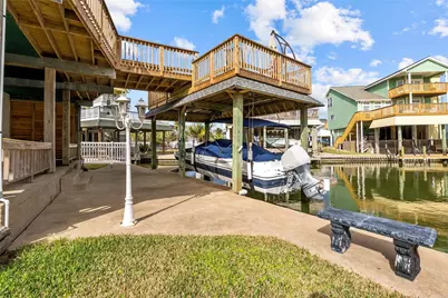 518 Paradise Drive, Tiki Island, TX 77554 - Photo 9