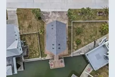 518 Paradise Drive, Tiki Island, TX 77554 - Photo 5